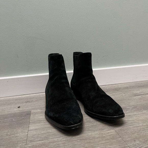 Saint Laurent Wyatt Chelsea Boots. Size 41 $1190 - Picture 8 of 13